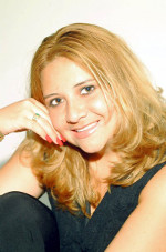 Sandra, locutora de Colombia.  Colombian female voice talent